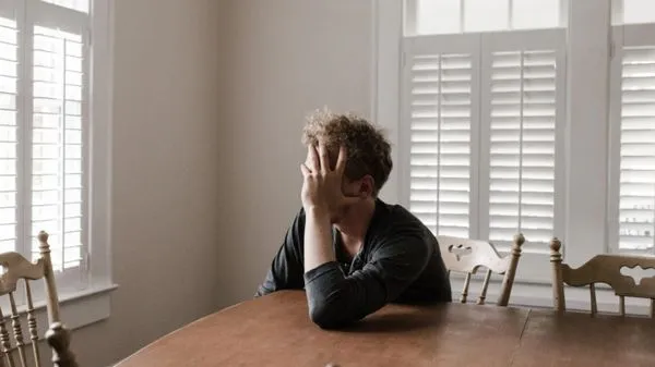 ▲▼難過,孤獨,鬱悶,不開心。(圖/取自免費圖庫pexels)