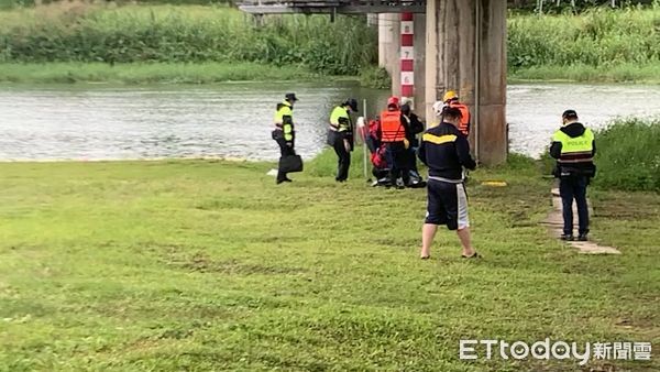 ▲警方清查宜蘭河男浮屍身分與死因中。(圖/記者游芳男翻攝)
