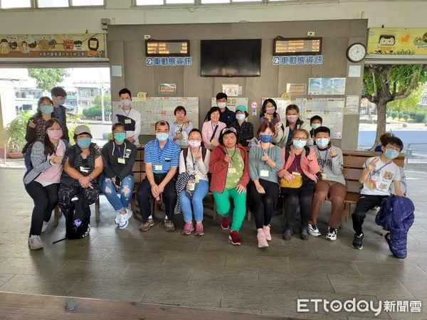 ▲台南市交通局與大台南公車故事館合作舉辦「黃線深度之旅—俗女養成記、菁寮無米樂」,帶領民眾實際搭乘公車前往菁寮一遊。(圖/記者林悅翻攝,下同)