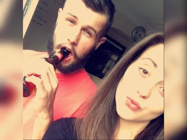 ▲▼英國一名女子熟睡時被男友偷拍裸照。(圖/翻攝自Facebook/Dale Bastin)