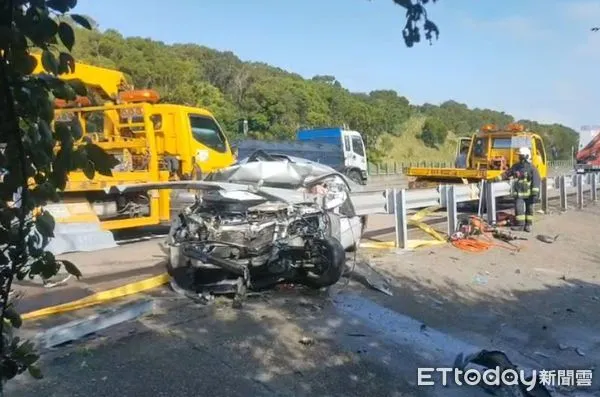 ▲苗栗自撞車禍。(圖/記者黃孟珍翻攝)