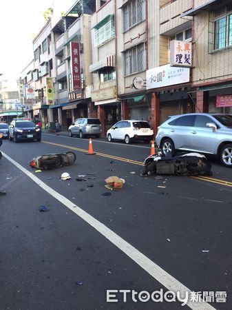 ▲南投市區清晨發生機車相撞的死亡車禍。（圖／記者高堂堯翻攝）