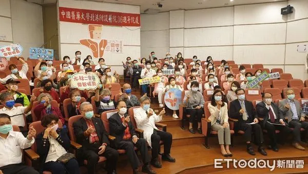 ▲中國醫藥大學北港附設醫院深耕在地多年,今日舉行36周年院慶典禮,未來將更完善救護醫療作業,成為區域最堅強的醫療支柱。(圖/記者蔡佩旻翻攝)