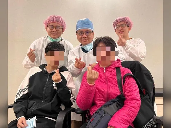 ▲潘姓女店員於感恩節回診。(圖/翻攝自羅盛典醫師臉書)