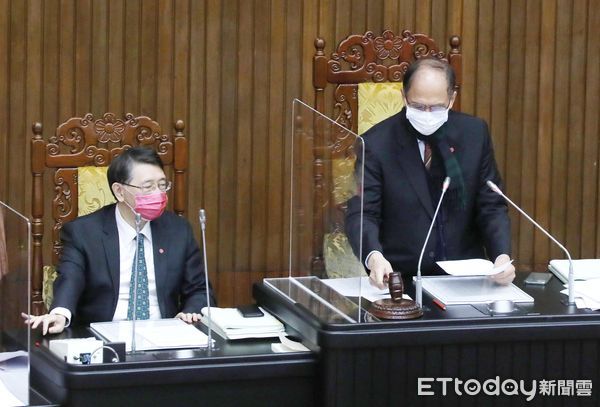 ▲▼立法院院會 中華民國(台灣)政府與貝里斯政府經濟合作協定通過 敲槌。（圖／記者屠惠剛攝）