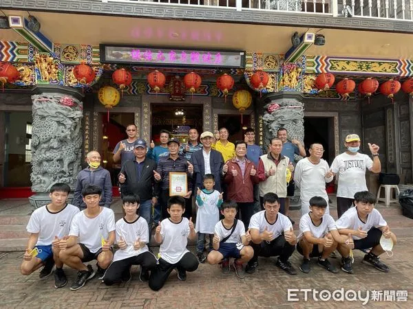 ▲小琉球水仙宮「欽點五毒大神陣」獲頒文化資產保存證書 。(圖/屏東縣文化提供,以下同)