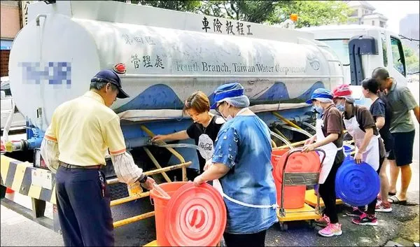 ▲▼台中從30起有19萬戶停水47小時,水公司備有56處取水站。(圖/自來水公司提供)