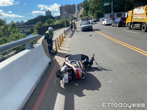 ▲R8超跑死亡車禍現場旁再度發生騎士送醫車禍、讓當地居民嘖嘖稱奇。（圖／記者張君豪) 翻攝）