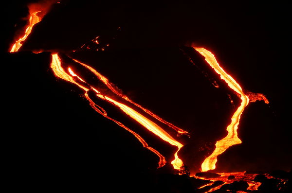 ▲▼西班牙老昆布雷活火山爆發。（圖／路透）