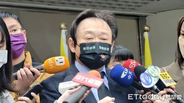 ▲▼王世堅2日受訪談高嘉瑜家暴案。(圖/記者呂佳賢攝)