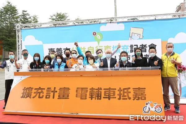 ▲▼全國首發YouBike 2.0E電輔車抵嘉 黃敏惠市長:騎乘變得更優雅輕鬆。(圖/記者翁伊森翻攝)
