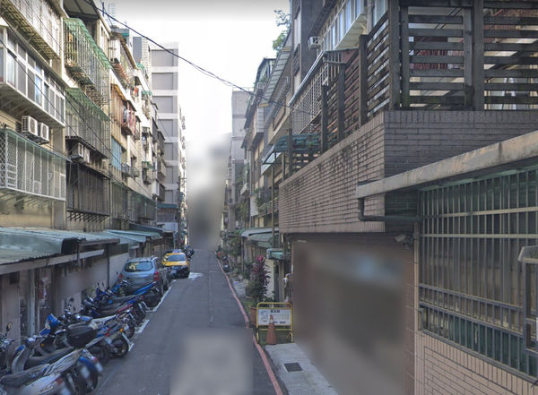 ▲▼陽台外推,舊公寓,露台外推。(示意圖,非當事街道/Google Maps)