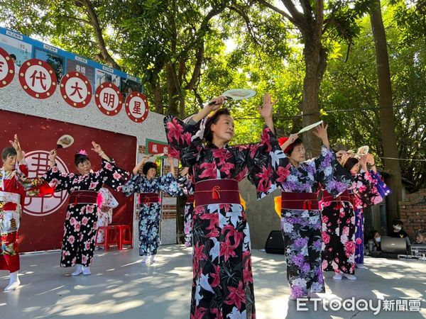 ▲2021雲林社造嘉年華於虎尾鎮建國一村「以Yunlin Best˙社造大時代」為主題，展現各社區精彩的一面，也共同留下劃時代的合影。（圖／記者蔡佩旻翻攝）