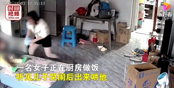 ▲▼廣東一名媽媽在聽到孩子哭鬧後跑出廚房，在幾秒後就發生氣爆。（圖／截自時間視頻）