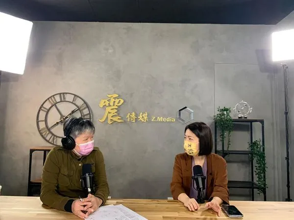 ▲▼徐巧芯接受黃光芹專訪。(圖/《新聞不芹菜》提供)