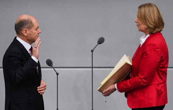 ▲蕭茲（Olaf Scholz）宣誓就職德國總理。（圖／路透）