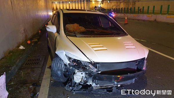 ▲▼快訊／台北22歲男開車自撞「頭部重創」　當場失去呼吸心跳。（圖／記者游宗樺翻攝）