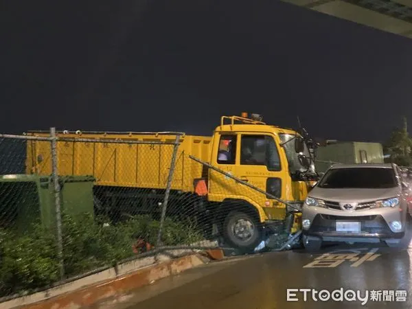 ▲▼ 社子垃圾車 。(圖/翻攝自記者爆料網)