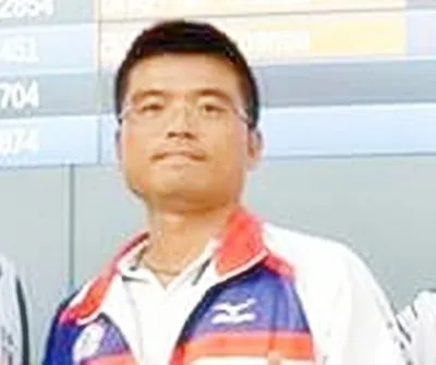 ▲前雅典奧運射箭銀牌陳詩園,桃園地檢署指出,陳涉嫌於2018年間擔任國體大射箭總教練時洩漏採購底標給業者,還在驗收時予以包庇遭起訴。(圖/翻攝自國立體大官網)