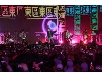 ▲▼新北耶誕城「巨星耶誕演唱會」，八三夭（圖／記者周宸亘攝）