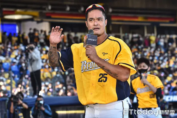 ▲▼中信兄弟封王遊行感謝祭,球員與球迷進行互動遊戲,林智勝。(圖/記者李毓康攝)