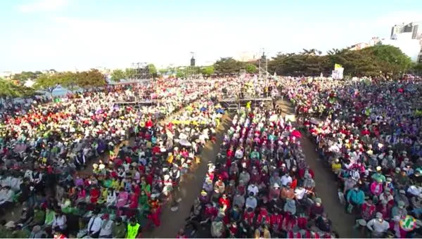 ▲▼總統蔡英文、副總統賴清德台南造勢,現場擠爆3萬人,空拍照震撼曝光。(圖/民進黨直播)