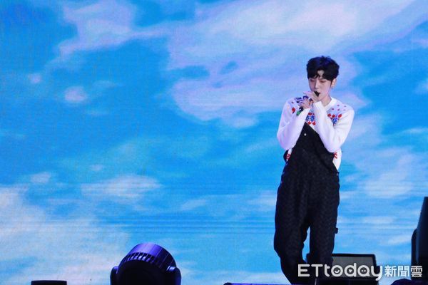 ▲▼新北耶誕城「巨星耶誕演唱會」,畢書盡。(圖/記者周宸亘攝)