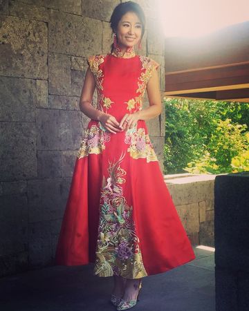 ▲林心如峇里島中式禮服，是香港設計師品牌COCOON Bridal操刀，是曾找她拍戲的造型師設計。（圖／資料照／Ferragamo提供）