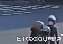 ▲▼前方騎士動手呼後方騎士巴掌後方騎士巴掌 。(圖/讀者提供)