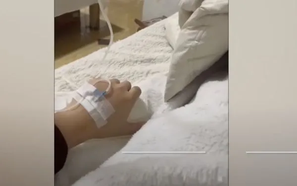 ▲▼媽媽難得下廚「自己卻不吃」 女兒吃一大碗「食物中毒送醫院」。(圖/翻攝微博)