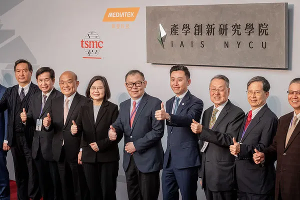 ▲▼總統蔡英文出席「國立陽明交通大學產學創新研究學院揭牌典禮」,就台灣半導體產業人才培育注入動能。。(圖/總統府提供)