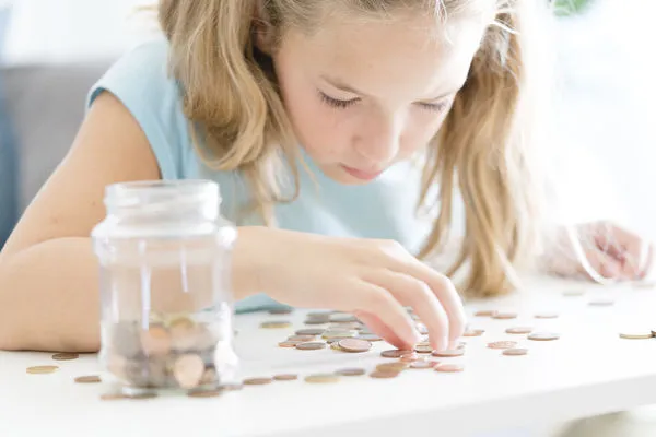 ▲▼兒童,女童,存錢。(圖/CFP)