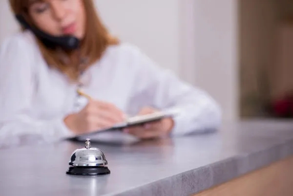 ▲▼旅館,櫃台,櫃檯人員,服務業,奧客。(示意圖/達志影像)