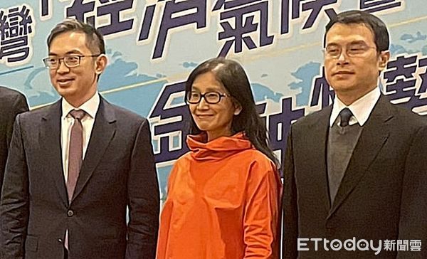 ▲圖中為國泰金投資長程淑芬。(圖/資料照)