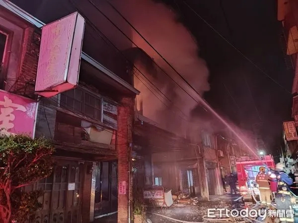 ▲新埔透天民宅凌晨大火 46歲男子逃生不及死亡。(圖/記者陳凱力翻攝)