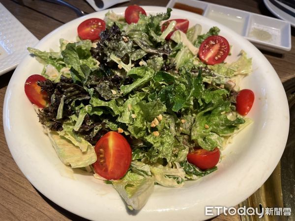▲▼生菜沙拉,沙拉,番茄,胡麻。(圖/記者許宥孺攝)