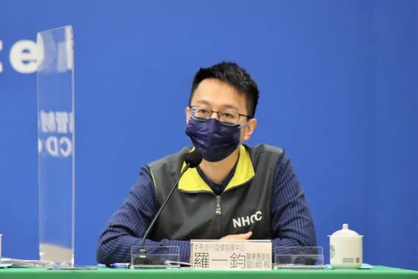 ▲▼1/2指揮中心記者會指揮官陳時中、發言人莊人祥、專家諮詢小組召集人張上淳、疫情監測組組長周志浩、醫療應變組副組長羅一鈞。(圖/指揮中心提供)