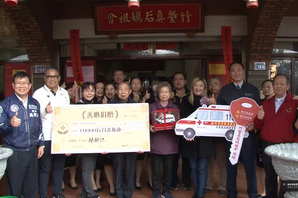 ▲新竹市議員林耕仁(左二)也不落人後,捐了萬斤白米。(圖/新竹市政府提供)