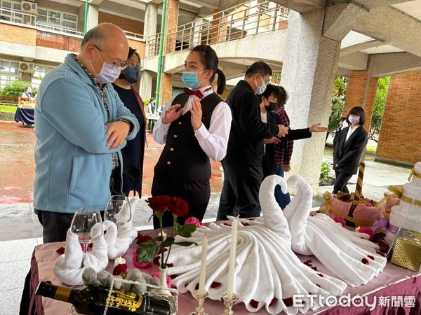 ▲金山高中餐飲週「烘焙職人」成果展 培養學生跨領域專業多元能力。(圖/新北市金山高中提供)