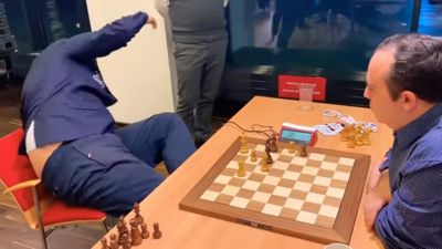 差一點就拿冠軍！　西洋棋手「氣到並軌」瞬間成在地棋手