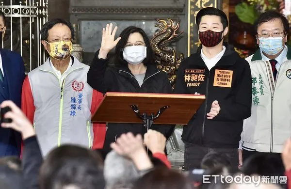 ▲▼蔡英文陪同林昶佐參拜廣照宮 。(圖/記者李毓康攝)