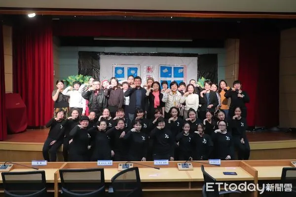 ▲環球科技大學幼兒保育系為呈現專業所學並融合趣味性及教育意涵,於昨日舉辦「金牙刷兒童劇場」公演活動,邀請在地幼兒園與家長帶著小朋友一同參與。(圖/記者蔡佩旻翻攝)