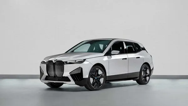 ▲BMW iX Flow一鍵變色。(圖/翻攝自BMW)