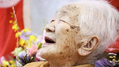 119歲「最長壽阿嬤」自曝愛喝汽水！可樂公司送專屬祝壽瓶　她樂歪：明年也要慶生