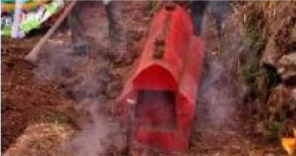 村民放火燒「血棺」驚動官部門。(示意圖/翻攝自百度百科)