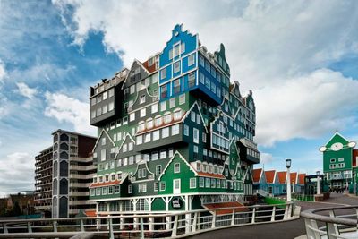 荷蘭「樂高飯店」色彩超繽紛　看起來根本積木玩具！