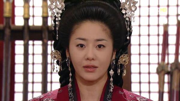 ▲▼透過「色供」掌握新羅權力的美室璽主。(圖/翻攝自韓網)