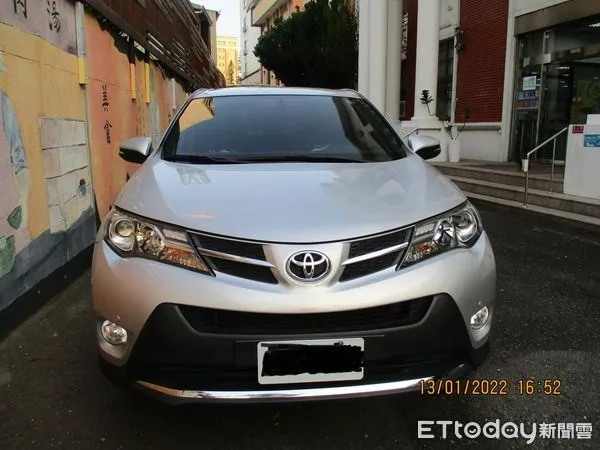 ▲台南1名27歲林姓女子,因毒駕違規,欠交通罰鍰10萬8千元,因逾期不繳納,經台南分署強制扣車,林女主動分期繳清。(圖/記者林悅翻攝)