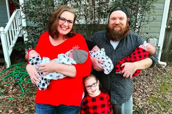 ▲▼她自然懷上「四胞胎」超驚喜! 醫生曝:機率僅百萬分之一。(圖/翻攝自IG/collierquads)