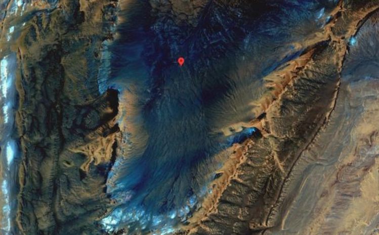 ▲▼ 撒哈拉沙漠驚現「神秘藍倒勾」　Google最新衛星圖曝。（圖／翻攝reddit）